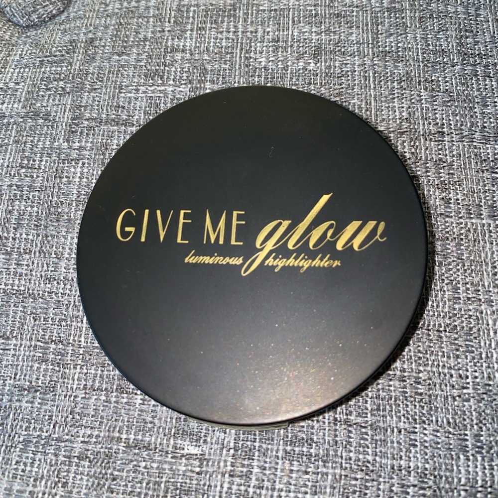 Give Me Glow ‘Halo’ highlighter